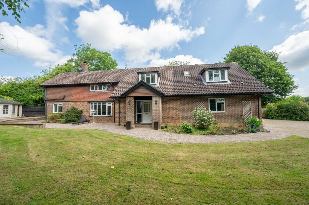 6 bedroom detached house for sale in Oak Lodge Drive, Redhill, RH1