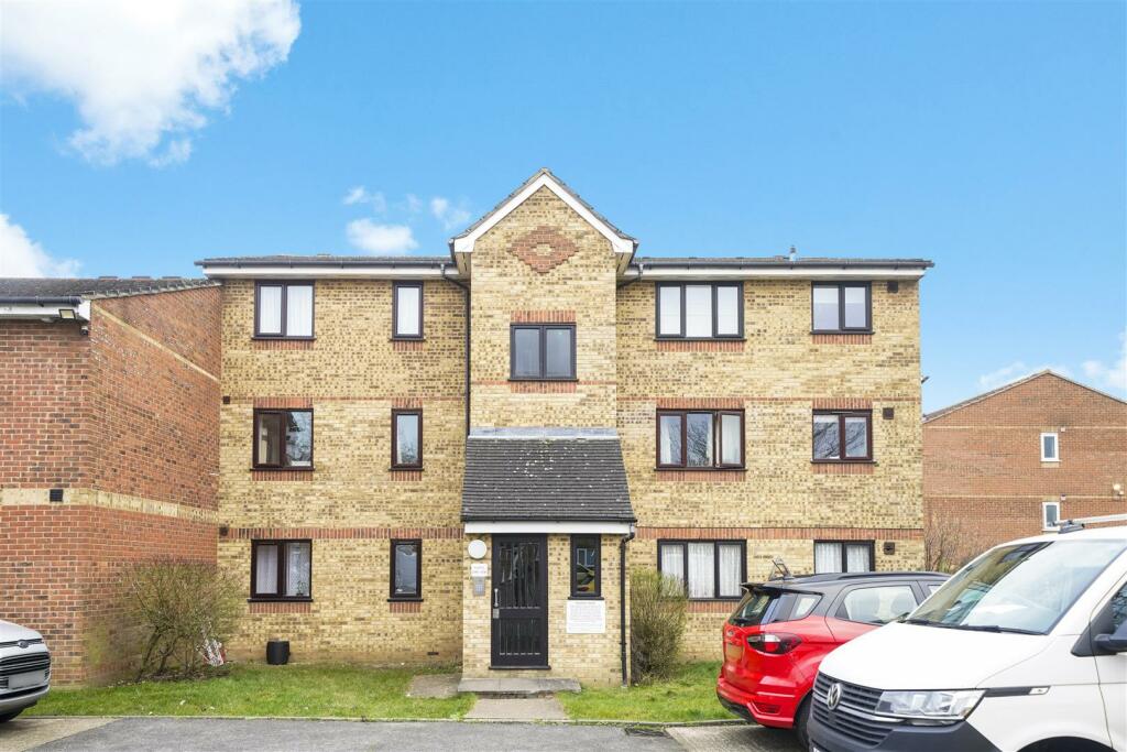 2 bedroom apartment for sale in Redford Close, Feltham, TW13