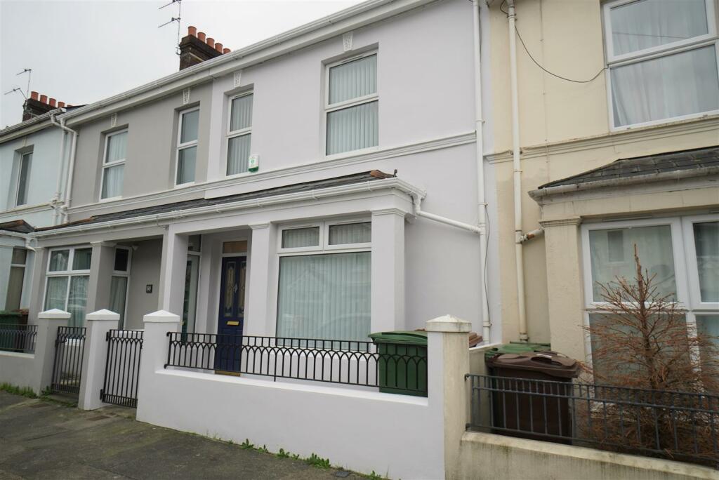 2 bedroom house for rent in Tresillian Street, Cattedown, Plymouth, PL4