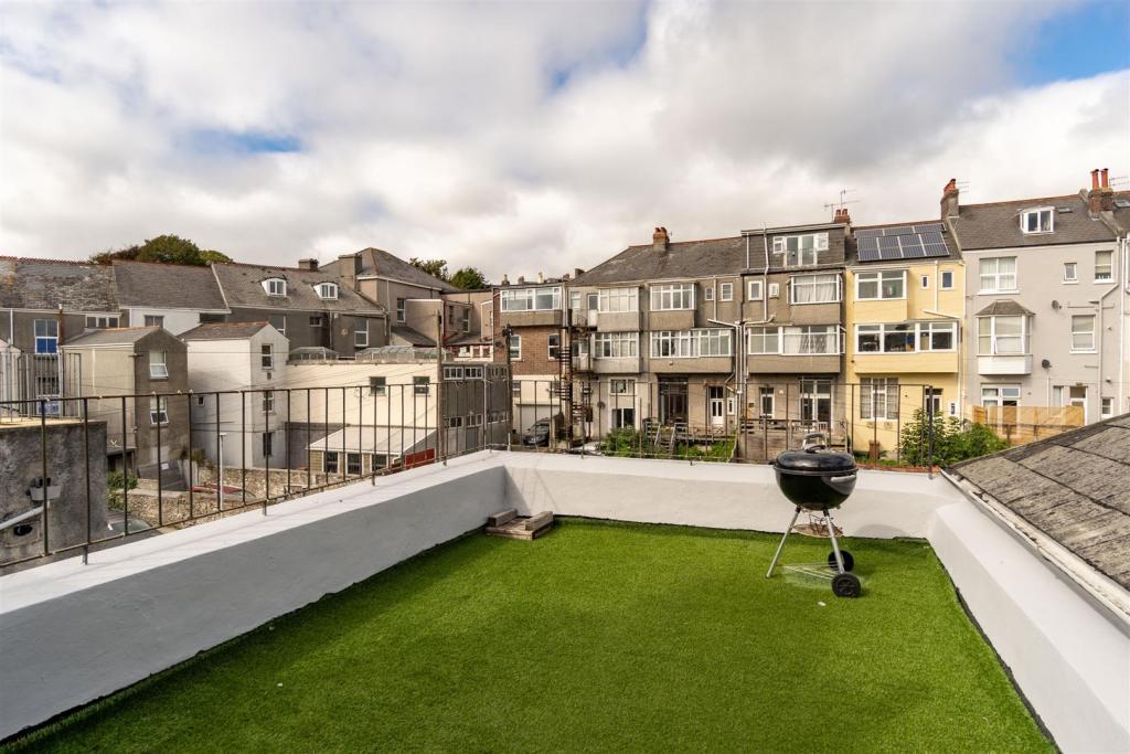 2 bedroom apartment for sale in Connaught Avenue, Plymouth, PL4