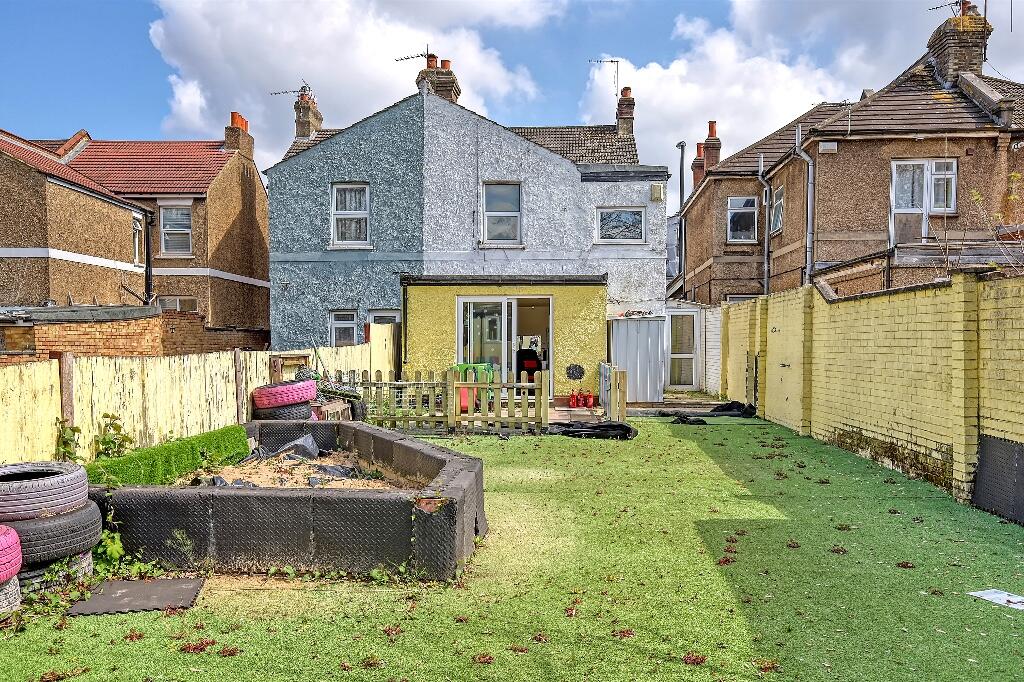 Commercial property for sale in Brighton Road, South Croydon, Surrey, CR2