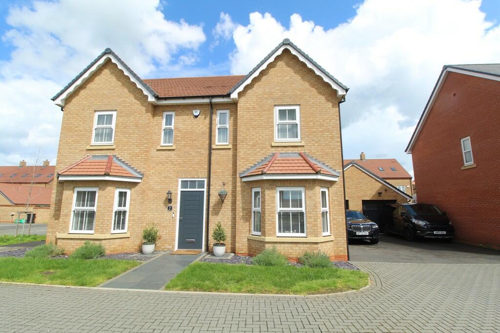 4 bedroom detached house for sale in Gale Drive, Biggleswade, SG18