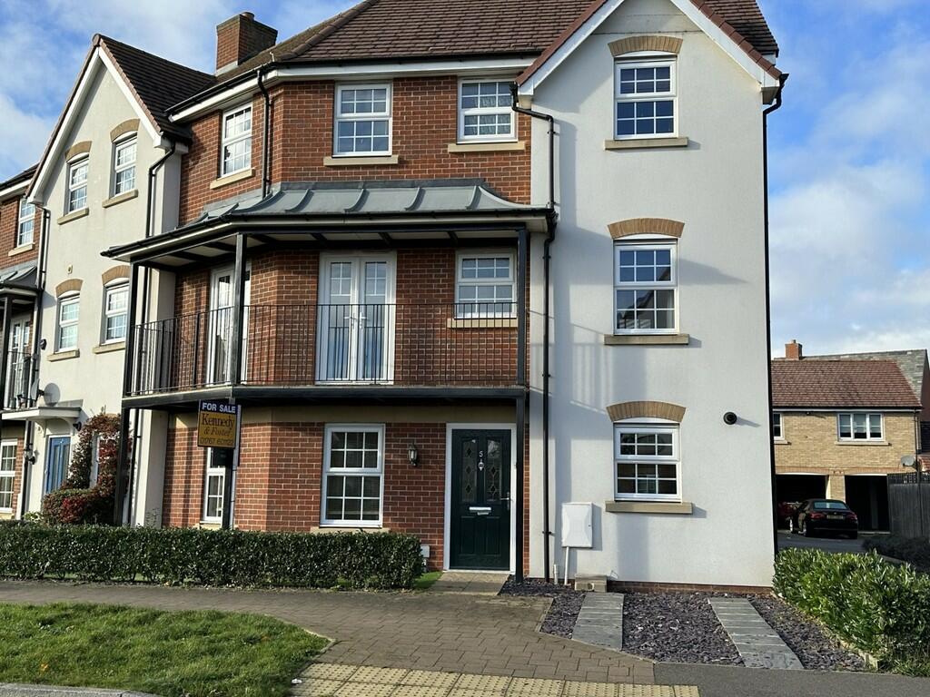 4 bedroom end of terrace house for sale in Erlensee Way, Biggleswade, SG18