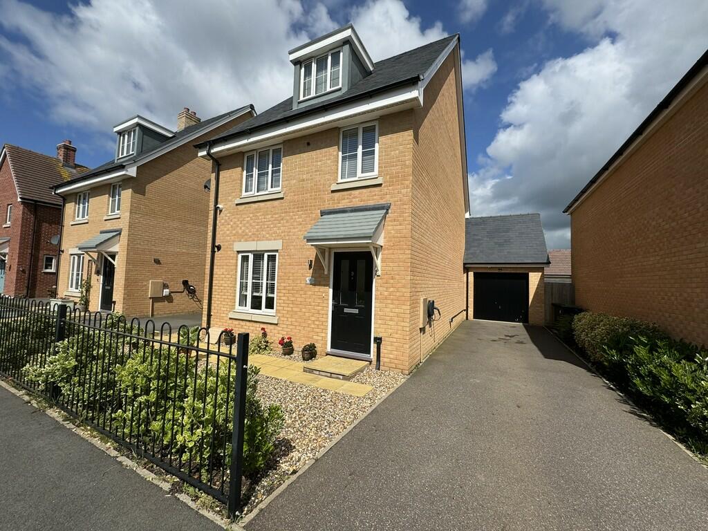 4 bedroom detached house for sale in Davies Croft , Biggleswade, SG18