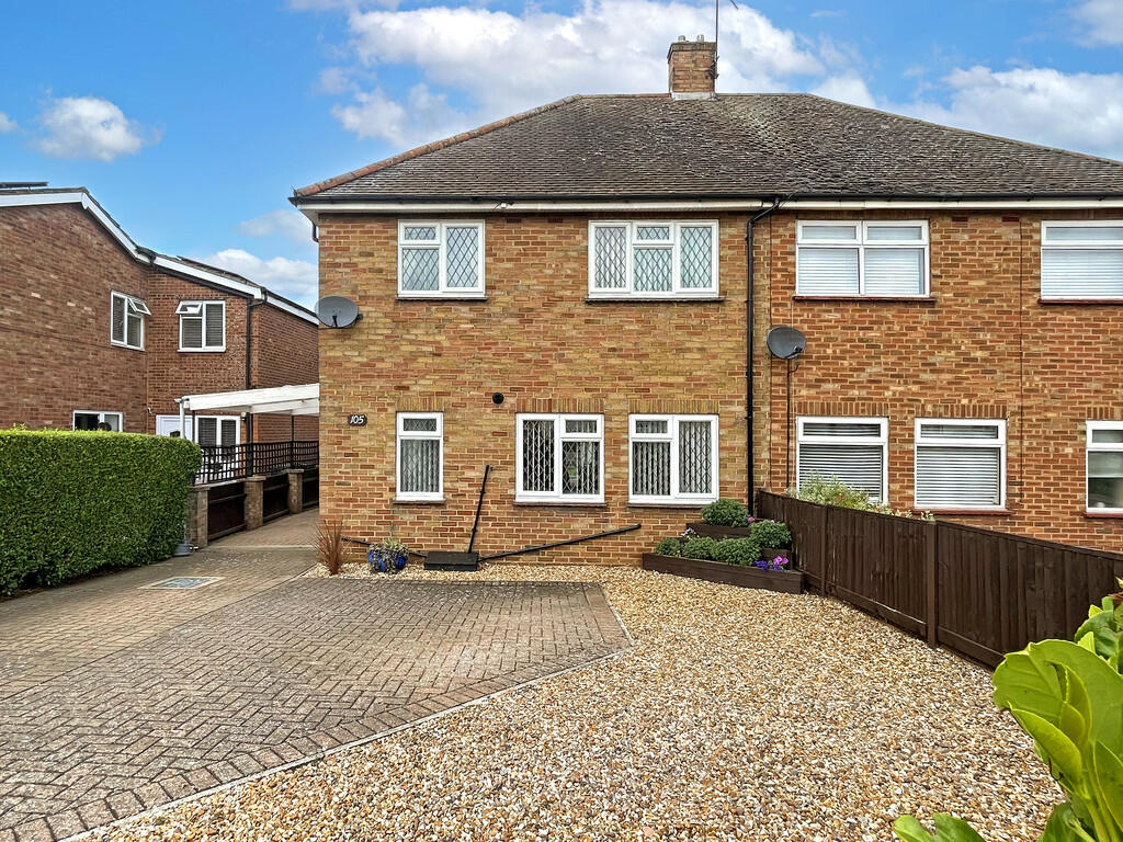 3 bedroom semidetached house for sale in Potton Road, Biggleswade, SG18