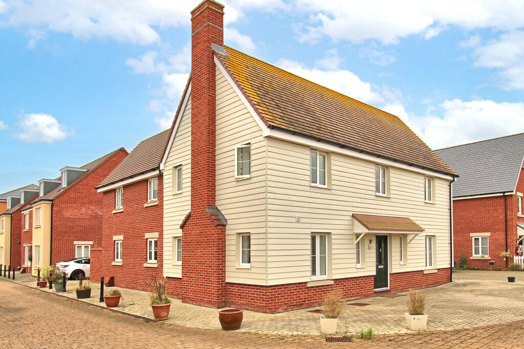 4 bedroom detached house for sale in Compton Mead, Biggleswade, SG18