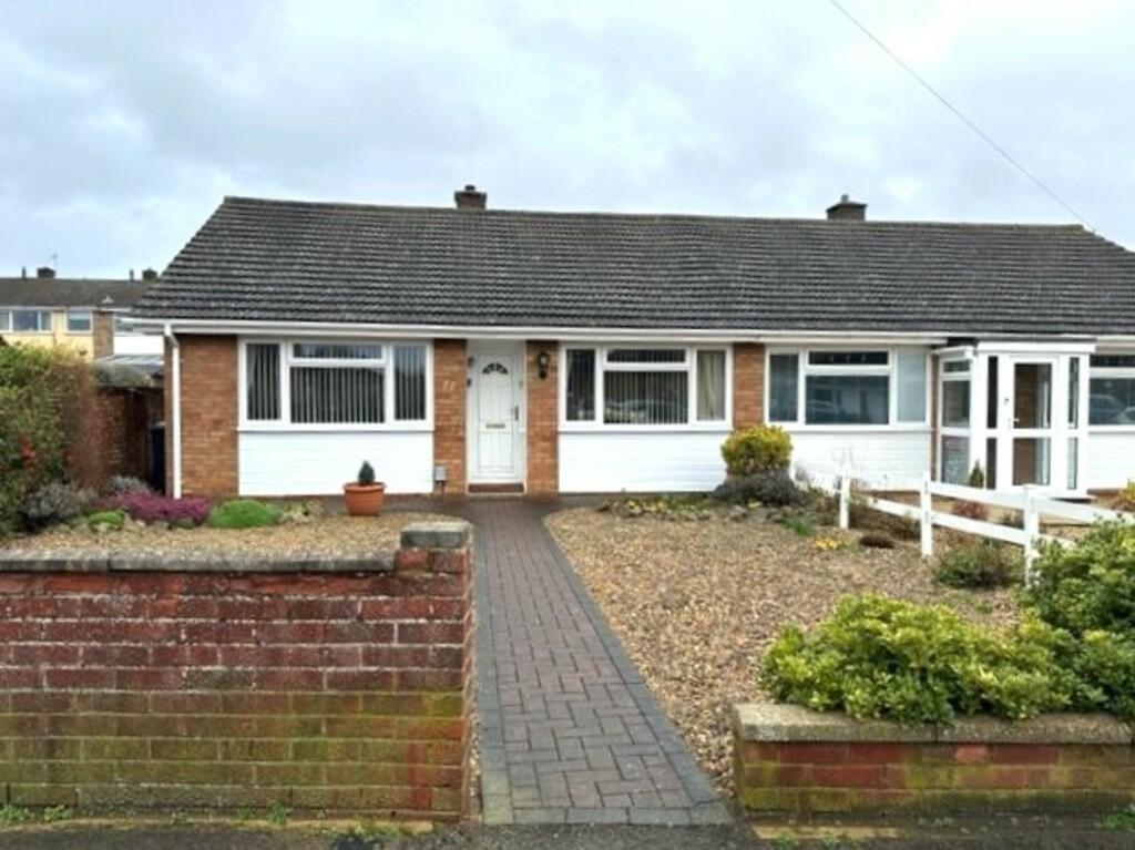 2 bedroom semidetached bungalow for sale in Dells Lane, Biggleswade, SG18