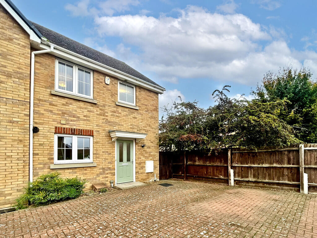 3 bedroom semi-detached house
