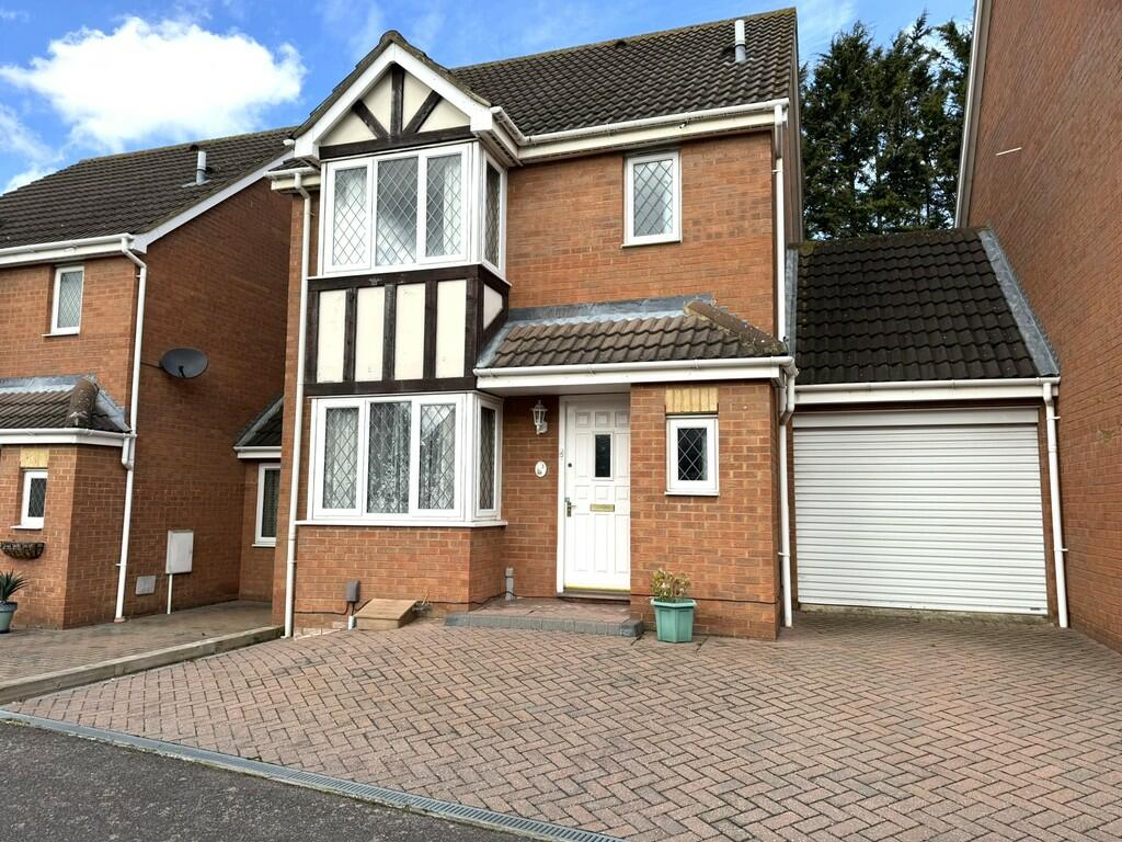 3 bedroom link detached house for sale in Berkeley Close, Biggleswade, SG18