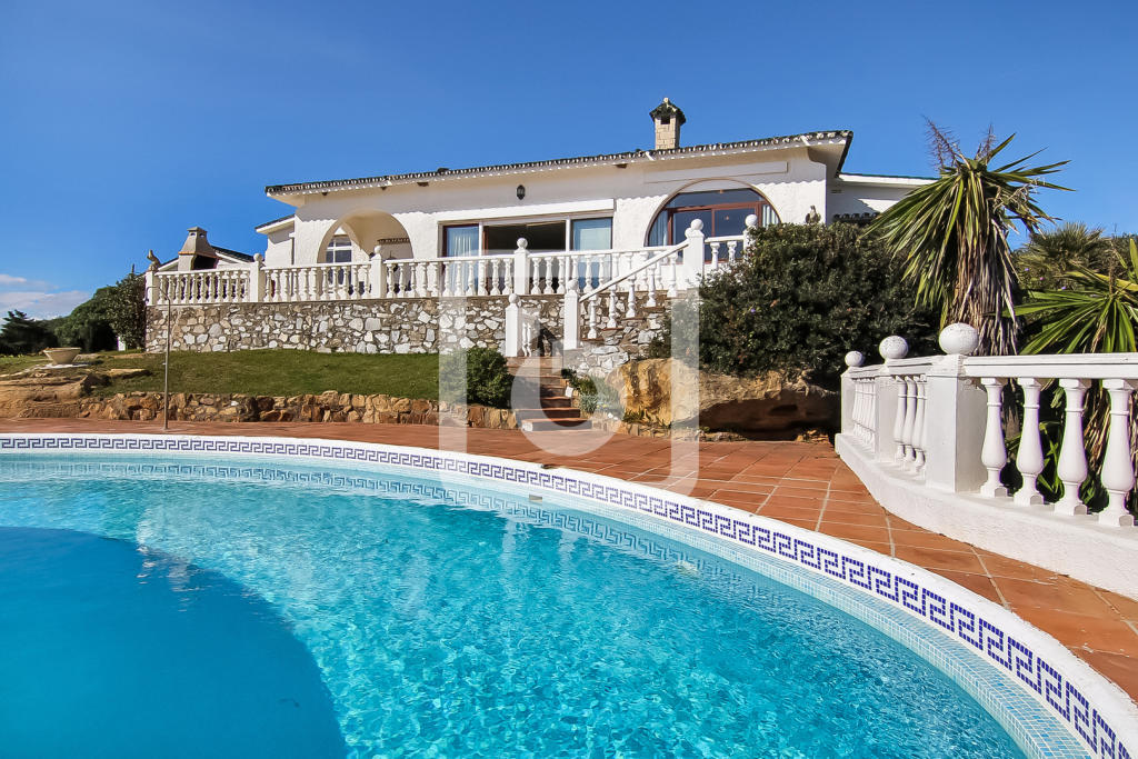 4 bedroom villa for sale in Sotogrande, Costa Del Sol, 11310, Spain
