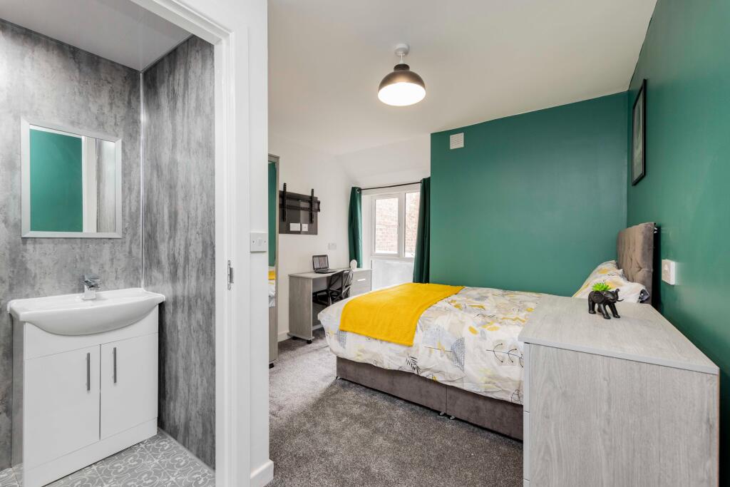 Main image of property: Oldham Road, Failsworth, Manchester, M35