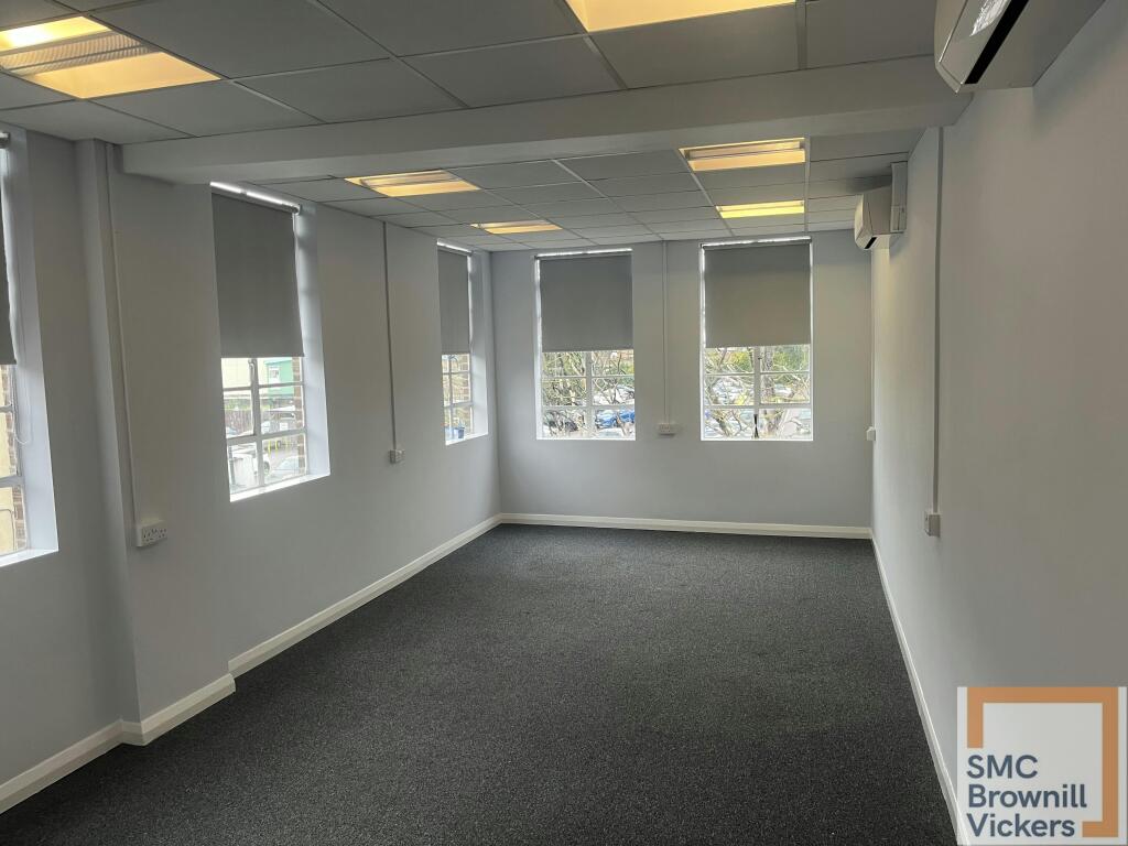 Suite18UpminsterOfficetolet1.jpg