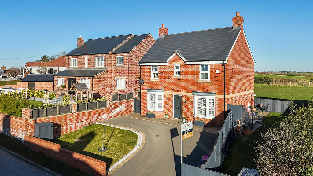 5 bedroom detached house for sale in Serlby Lane, Harthill, Sheffield, S26