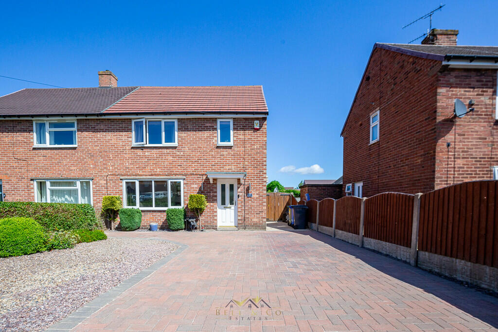 3 bedroom semidetached house for sale in Manor Drive, Brimington