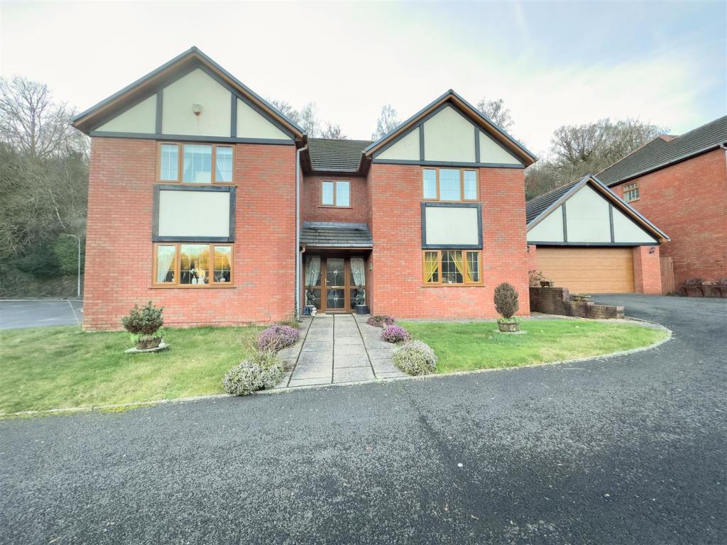 4 bedroom house for sale in Snatchwood Court, Pontnewynydd, Pontypool, NP4