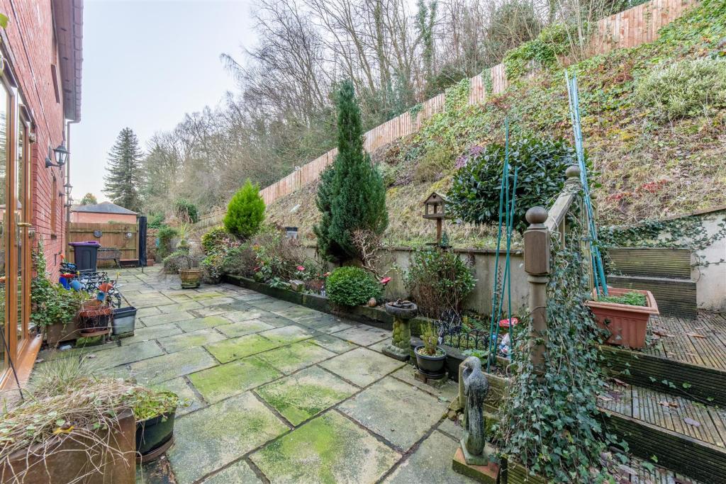 4 bedroom house for sale in Snatchwood Court, Pontnewynydd, Pontypool, NP4