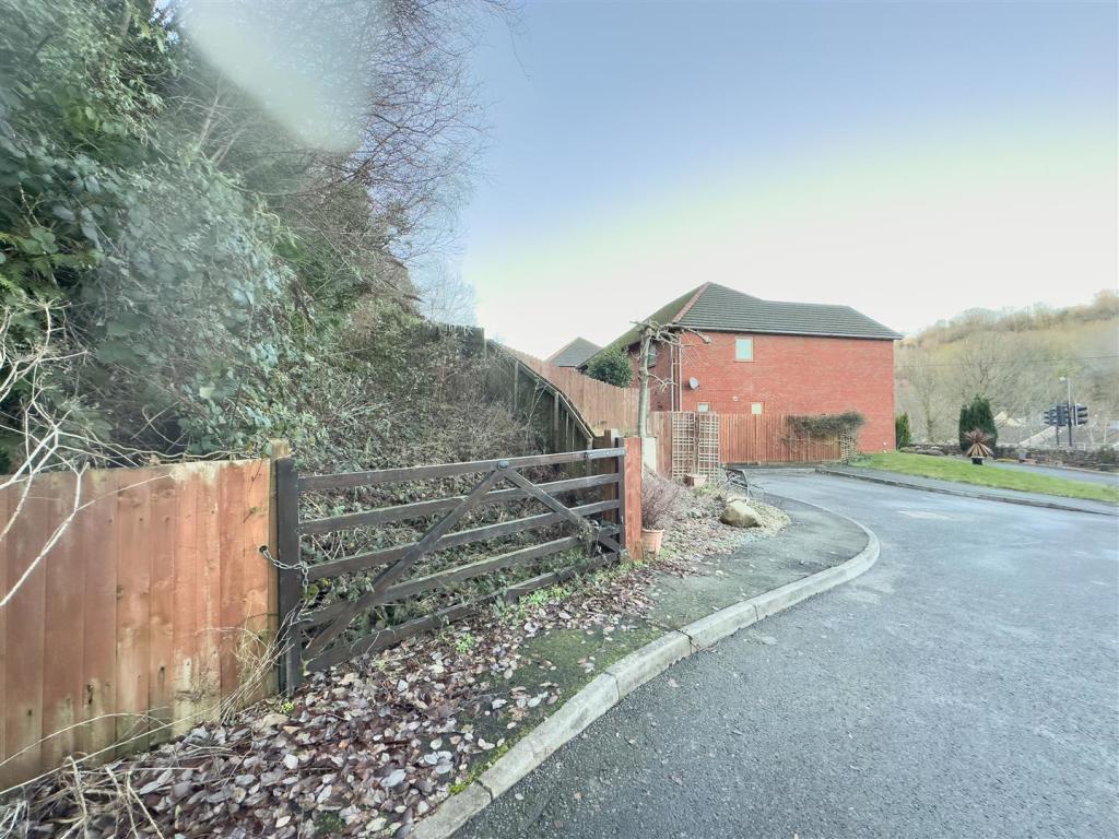 4 bedroom house for sale in Snatchwood Court, Pontnewynydd, Pontypool, NP4