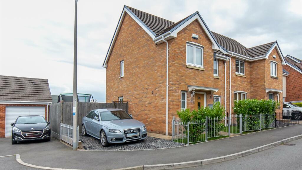 3 bedroom semidetached house for sale in Hanbury Grove, Pontypool, NP4