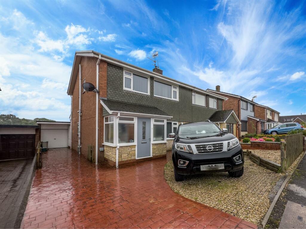 4 bedroom semidetached house for sale in Midfield Estate, Penperlleni