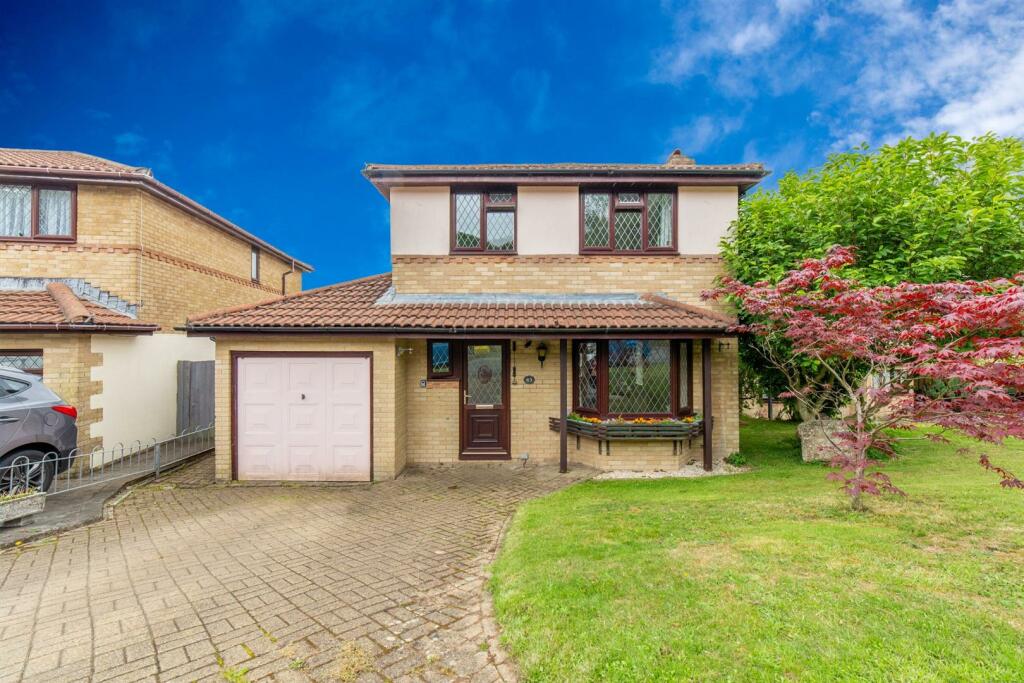 4 bedroom detached house for sale in Oaklands View, Greenmeadow