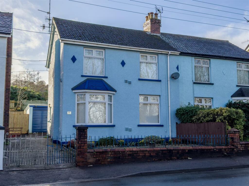 2 bedroom semidetached house for sale in Station Road, Griffithstown, Pontypool, NP4