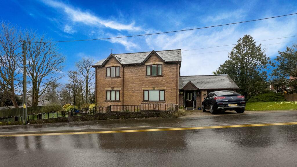 5 bedroom detached house for sale in Middle Coed Cae, Blaenavon, Pontypool, NP4