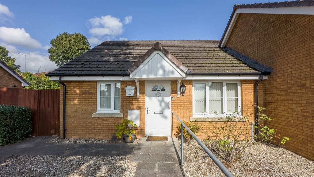 2 bedroom bungalow for sale in Thorncliffe Road, St. Dials, Cwmbran, NP44