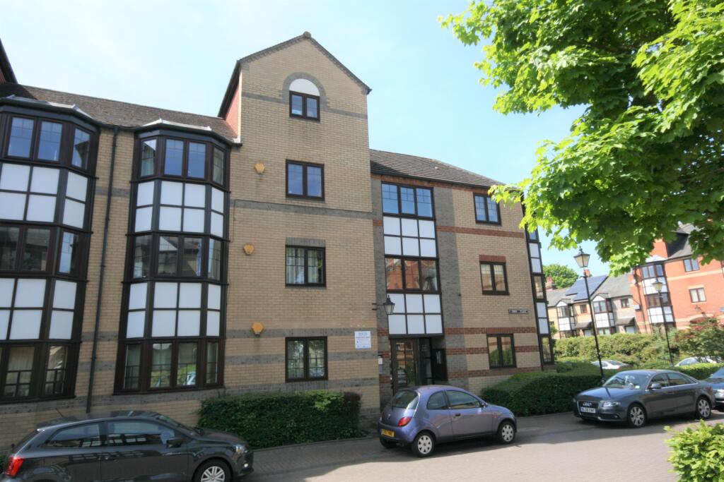 Main image of property: Swan Place, Reading, RG1