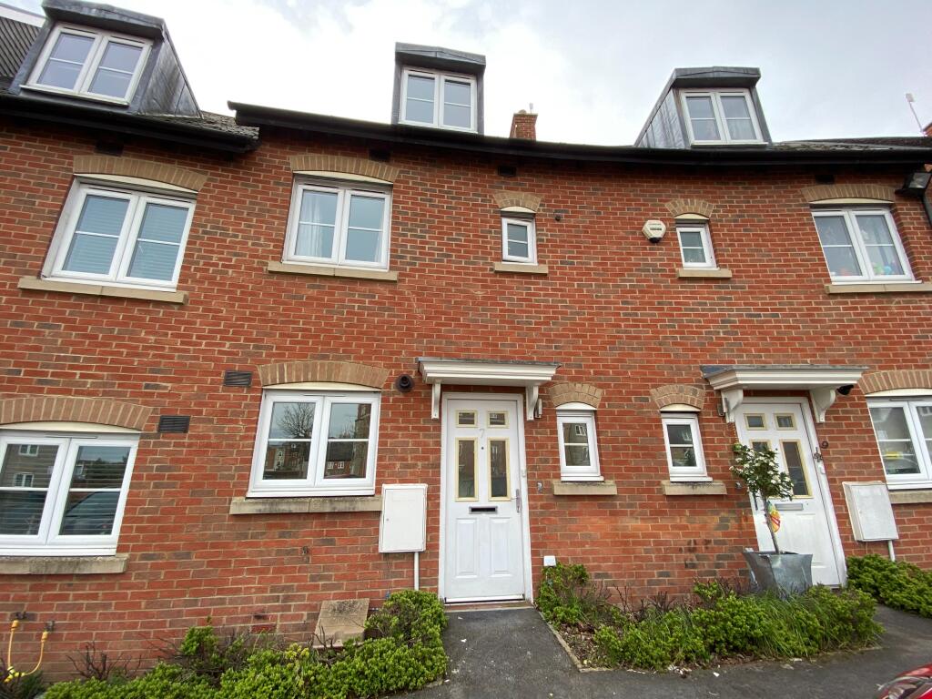 3 bedroom town house for rent in Strouds Close, Old Town, Swindon, SN3