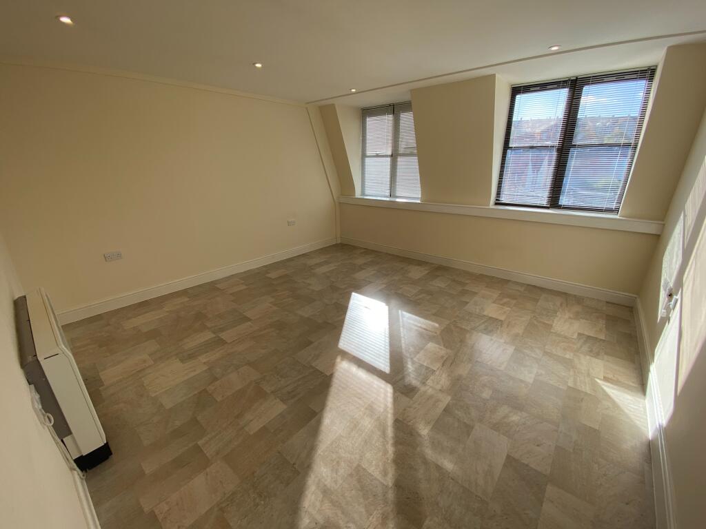Studio flat for rent in Commercial Road, Town Centre, Swindon, SN1