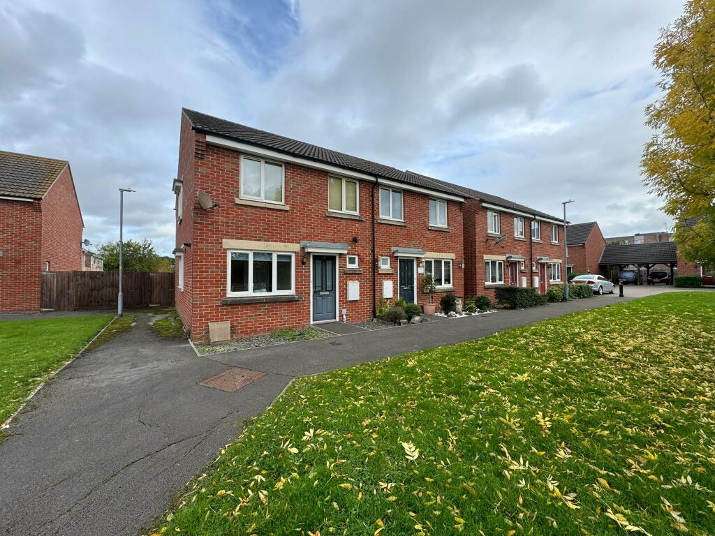 3 bedroom semidetached house for rent in Worthington Close, Nythe