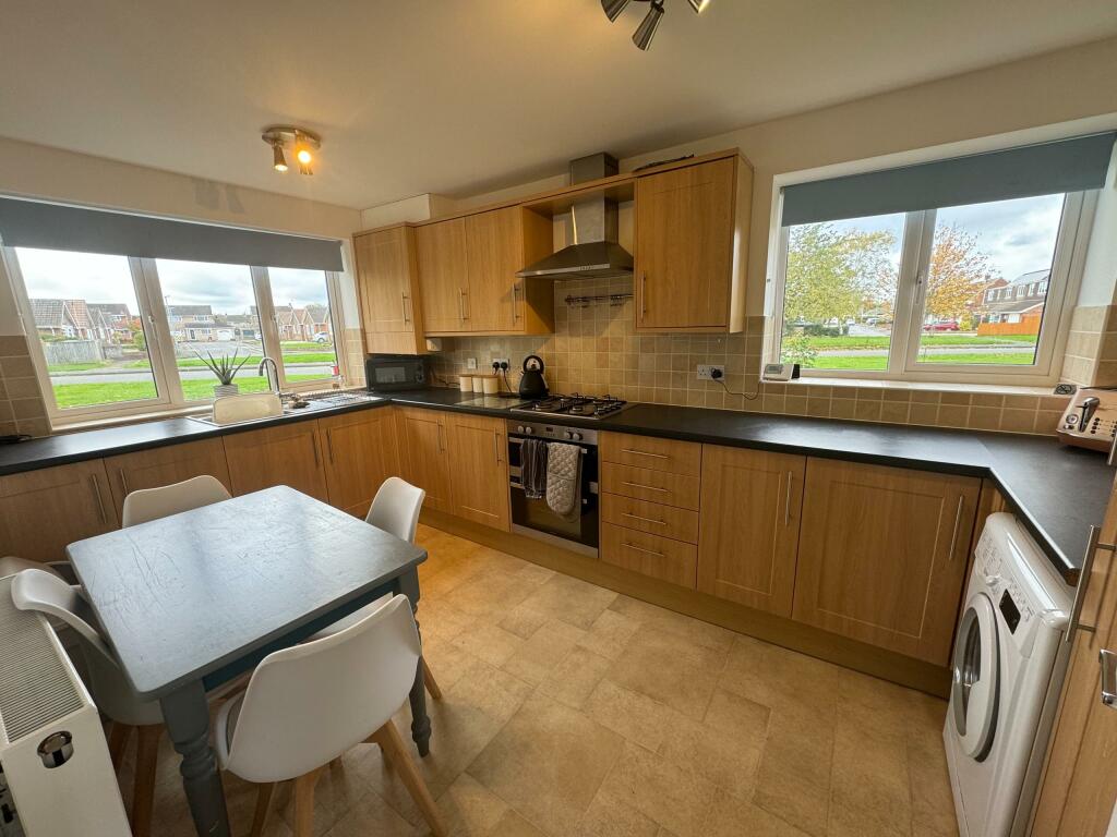 3 bedroom semidetached house for rent in Worthington Close, Nythe