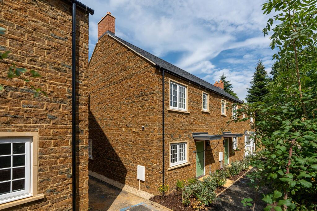 Main image of property: Deanfield Heights, Sibford Ferris, OX15