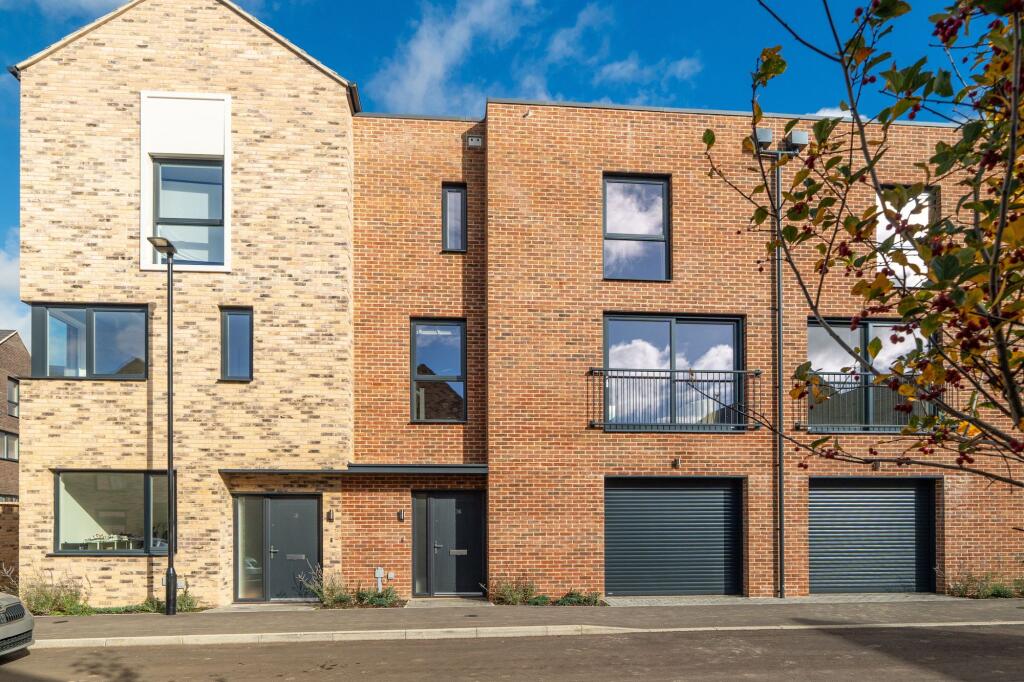 Main image of property: Lady White Crescent, 26, OX2