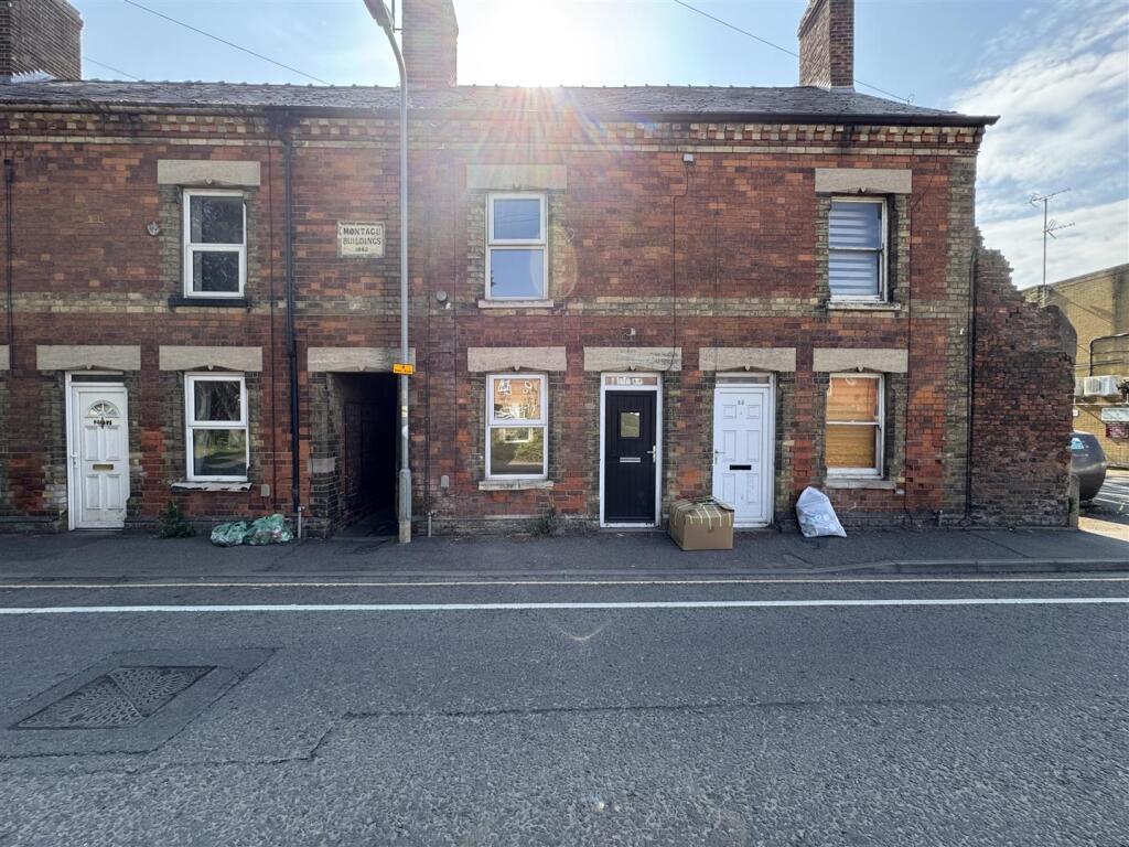 Main image of property: High Street, Spalding