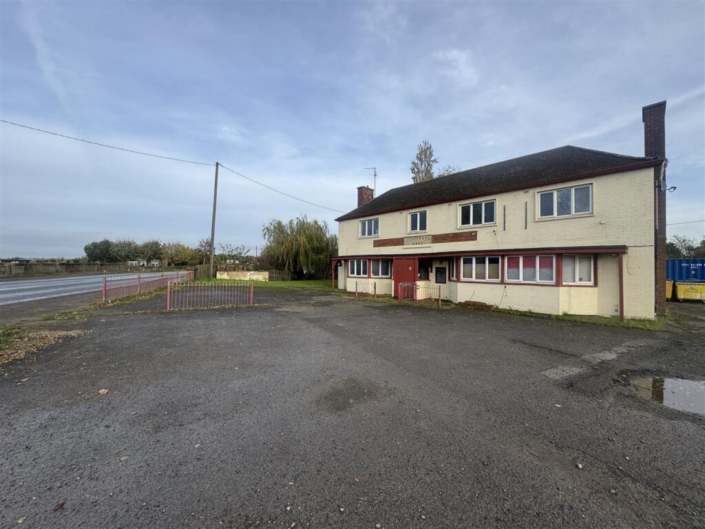 Main image of property: Dozens Bank, West Pinchbeck, Spalding