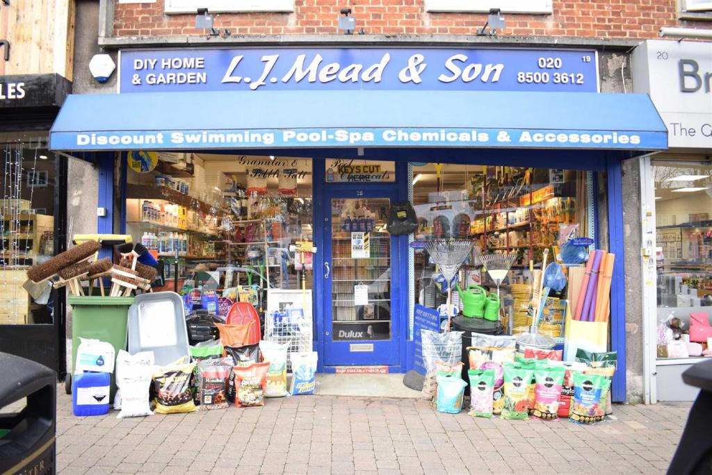 Shop to lease in Brook Parade, Chigwell, IG7