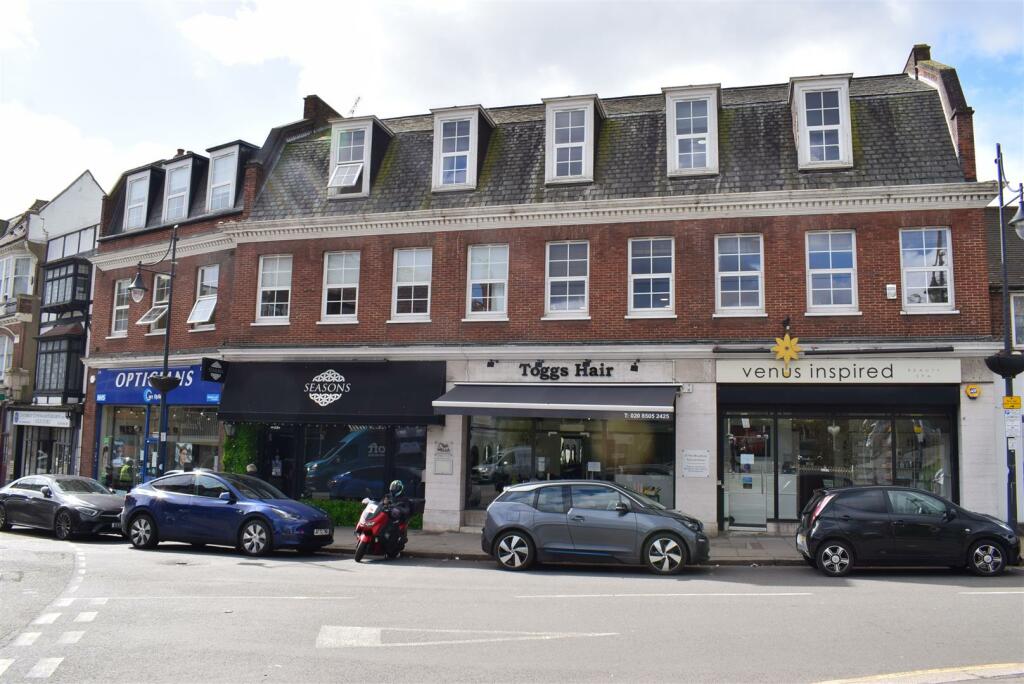 Office to lease in The Broadway, Woodford Green, IG8