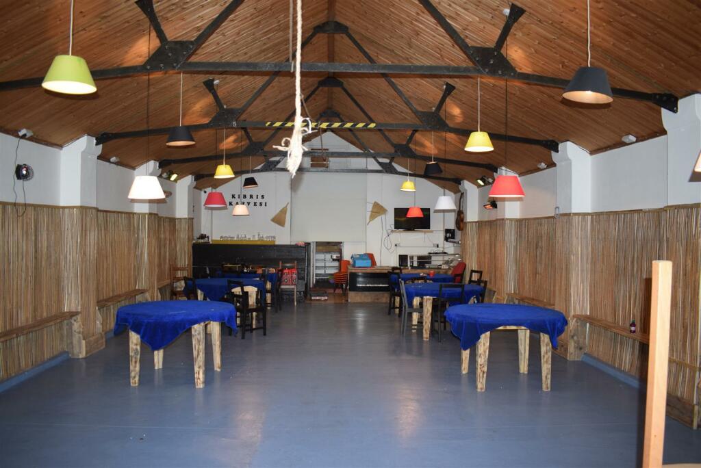 Commercial property to lease in Chingford Mount Road, Chingford, E4