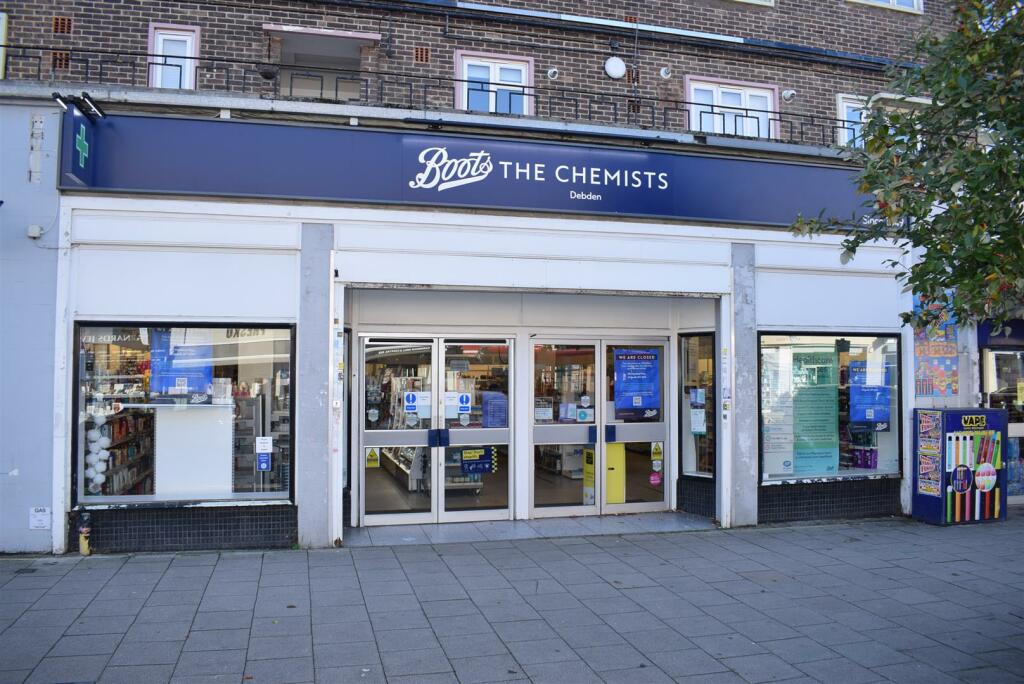 High street retail property to lease in The Broadway, Loughton, IG10