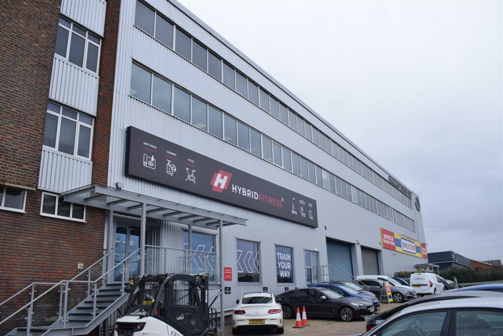 Office to lease in Langston Road, Loughton, IG10