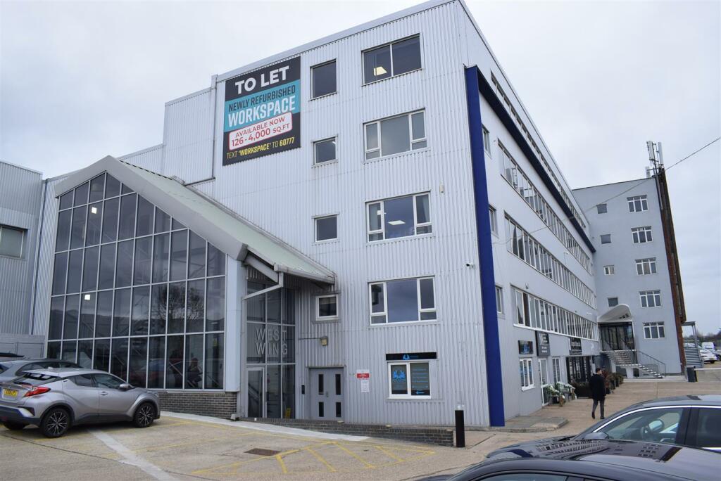 Office to lease in Langston Road, Loughton, IG10