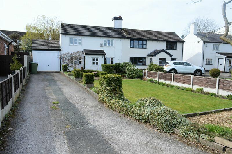 3 bedroom cottage for sale in Church Lane, Lowton, WA3 2RZ, WA3