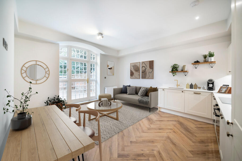 Main image of property: 11 South Street, Farnham, GU9