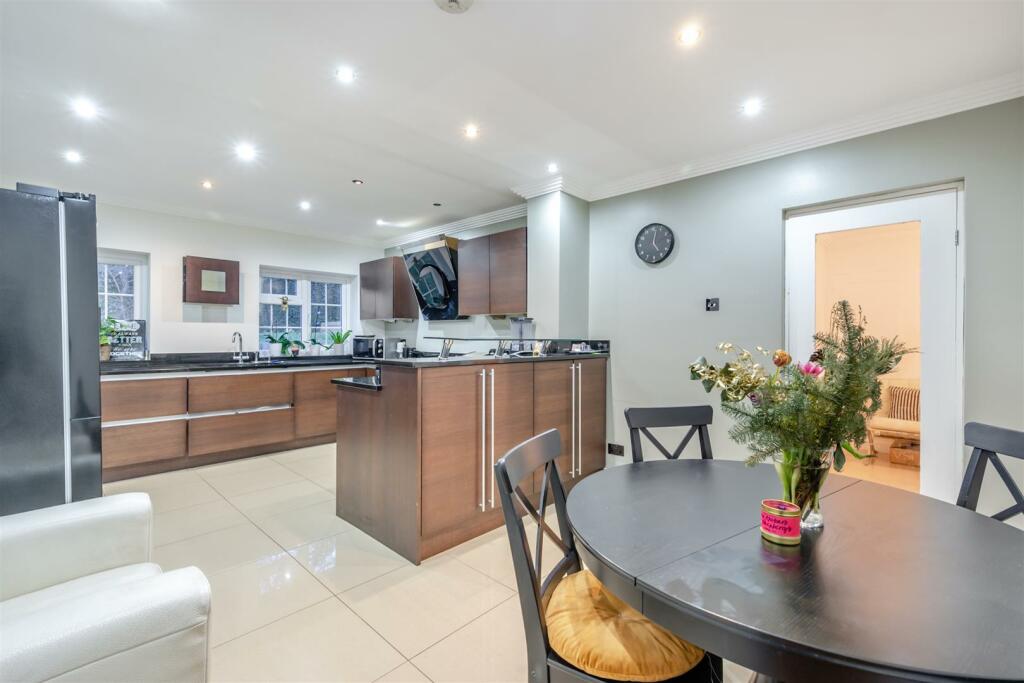 Additional property image - Off Kenilworth road, Substantial Family Home