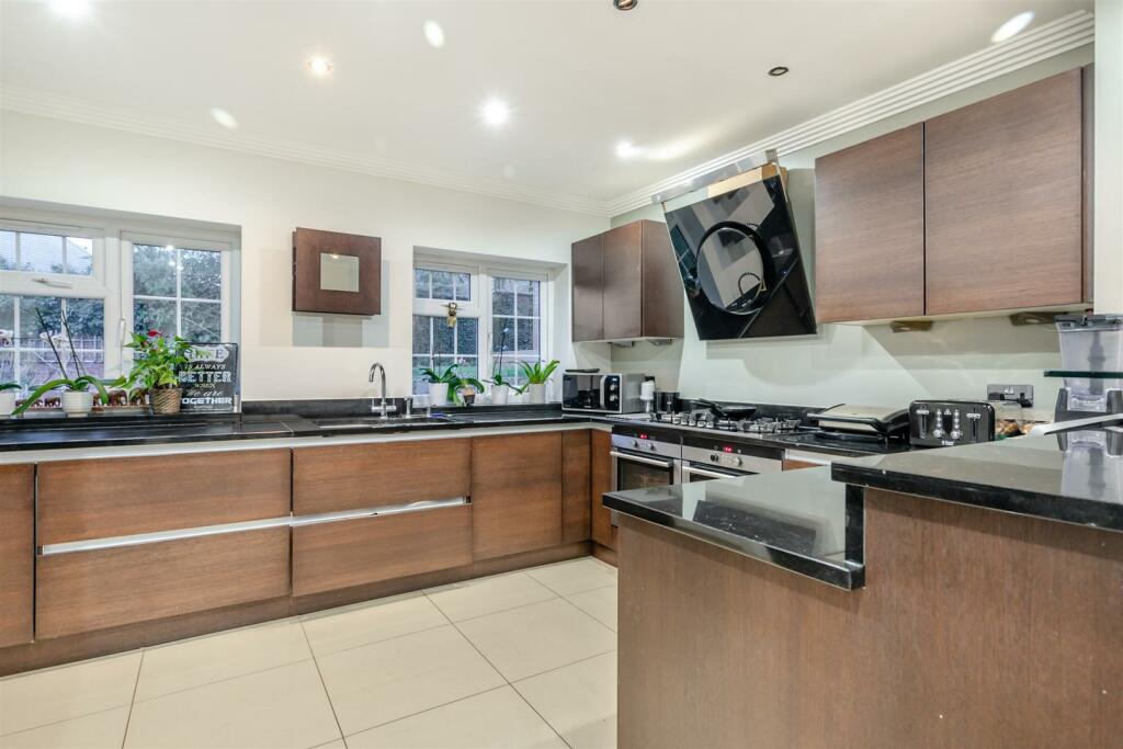Additional property image - Off Kenilworth road, Substantial Family Home