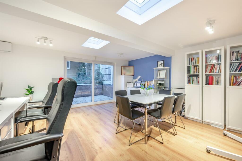 Additional property image - Off Kenilworth road, Substantial Family Home