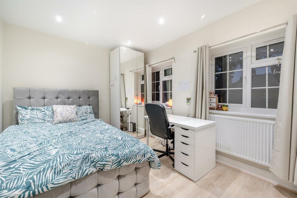 Additional property image - Off Kenilworth road, Substantial Family Home