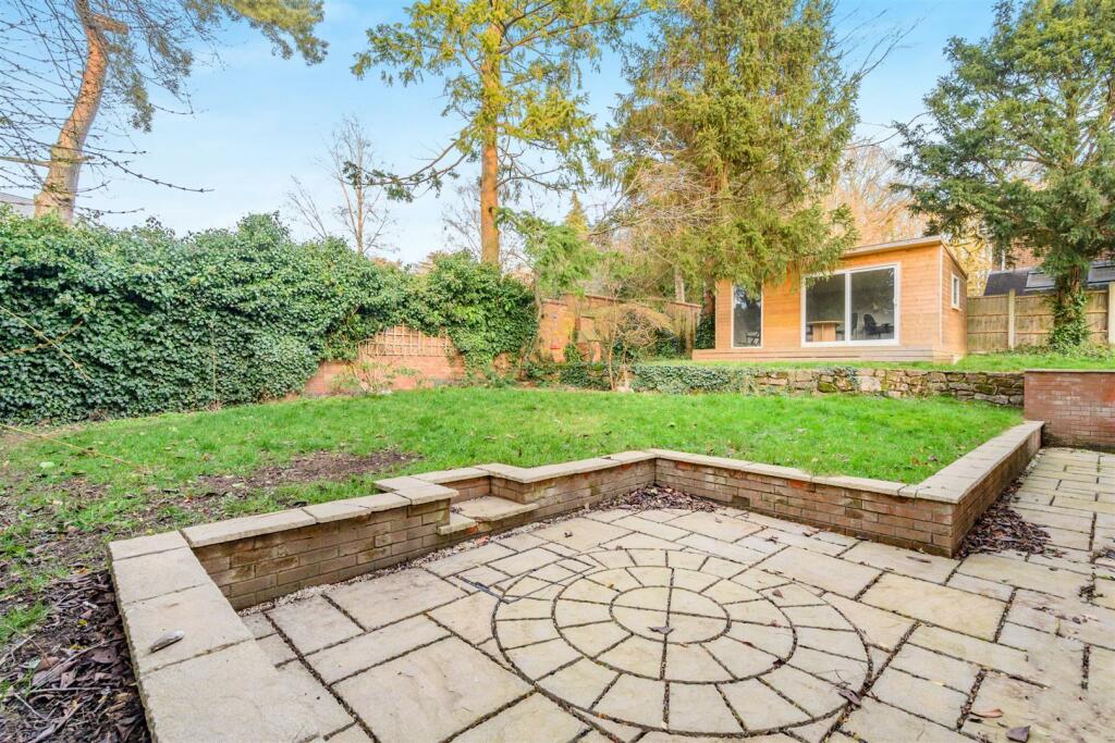 Additional property image - Off Kenilworth road, Substantial Family Home