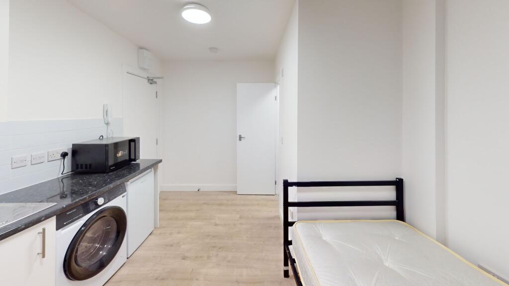 Main image of property: Glenister Park Road, London - SW16